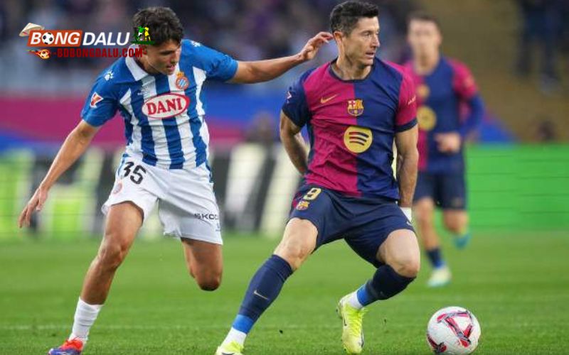 Barcelona đã phô diễn lối chơi tấn công đầy biến hóa